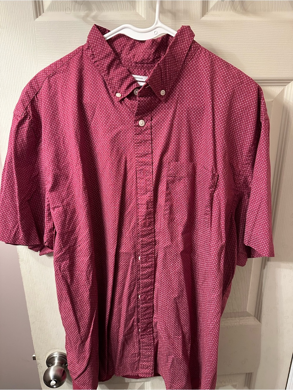 Old Navy Men's Short-Sleeve Button-Down Shirt in Wine Red